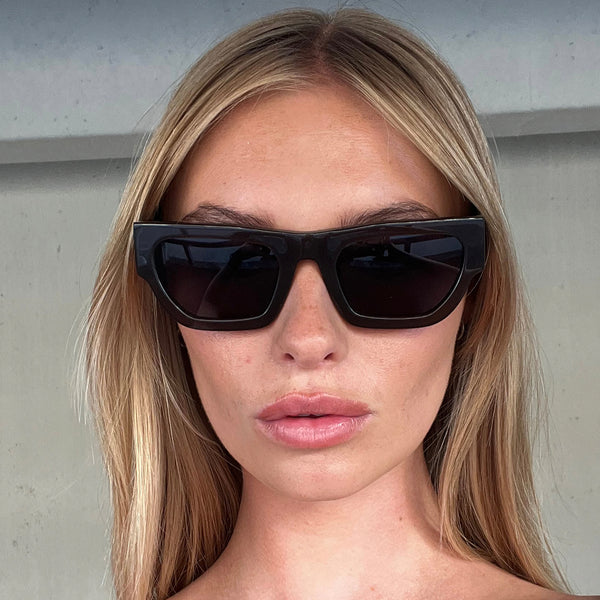 model wearing the finn sunglasses from vehla eyewear in coco / smoke